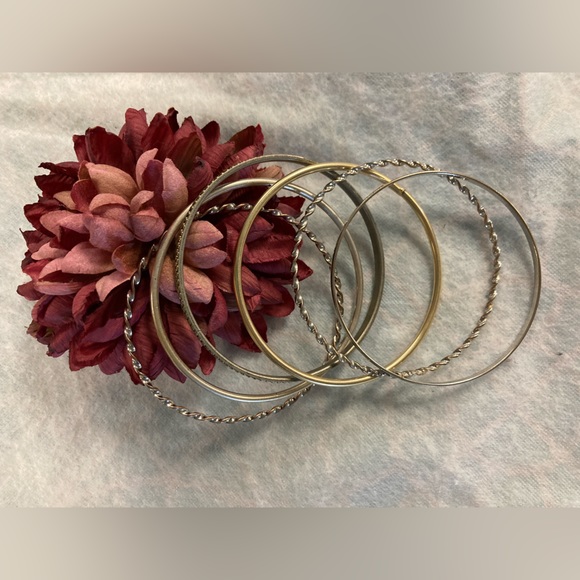 💛TODAY***$12***Belks set of six assorted silver & gold plated bangle bracelets - Picture 1 of 4
